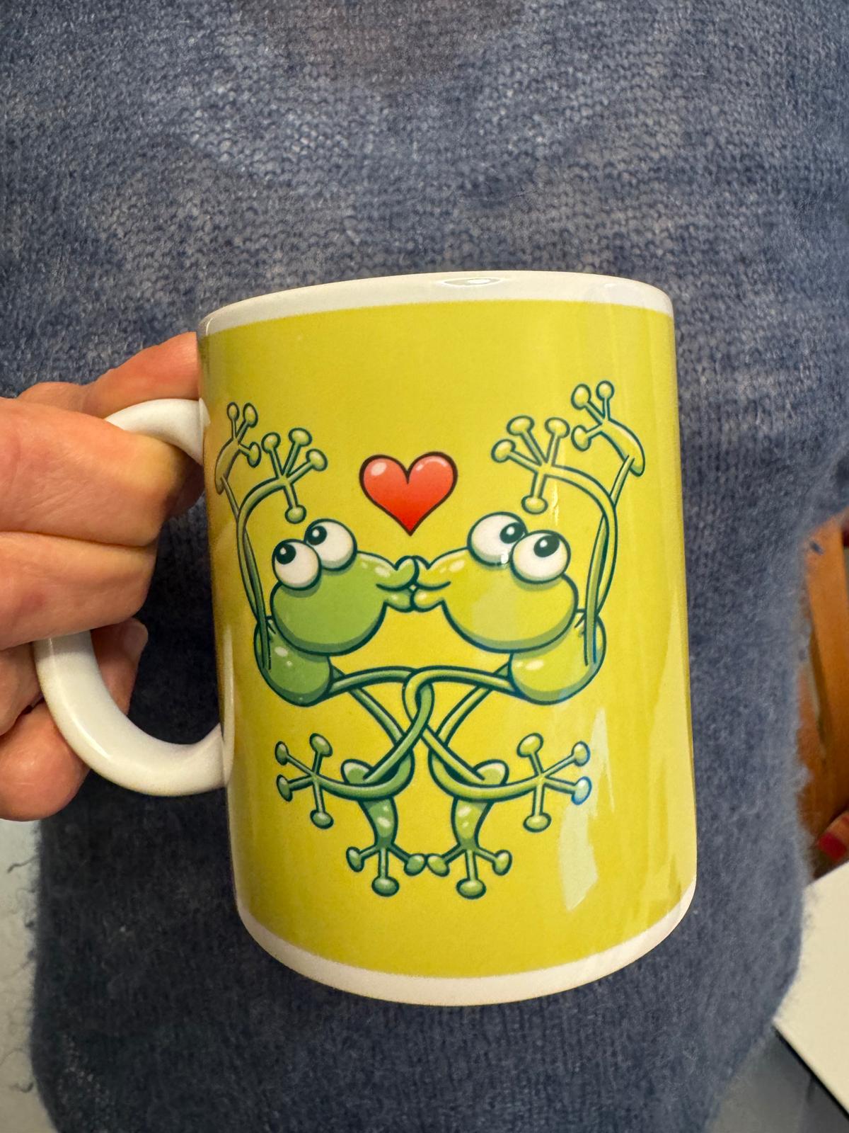 Cute frogs acrobatic kiss White glossy mug
