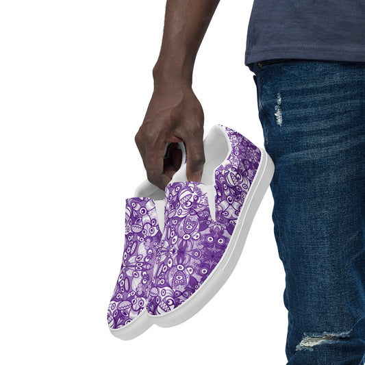 Fabulous blue critters doodle art Men’s slip-on canvas shoes. Lifestyle