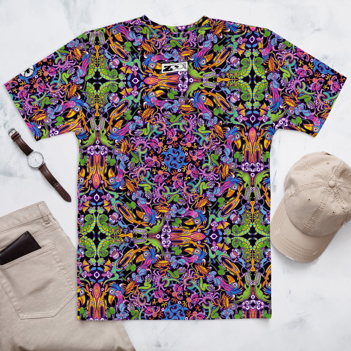 Eccentric critters in a lively crazy festival Men's T-shirt