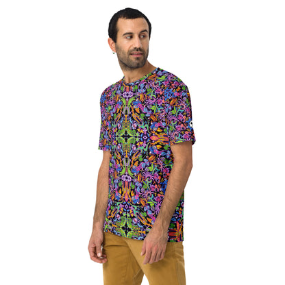 Eccentric critters in a lively crazy festival Men's T-shirt