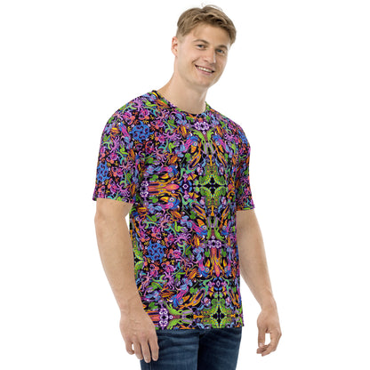 Eccentric critters in a lively crazy festival Men's T-shirt