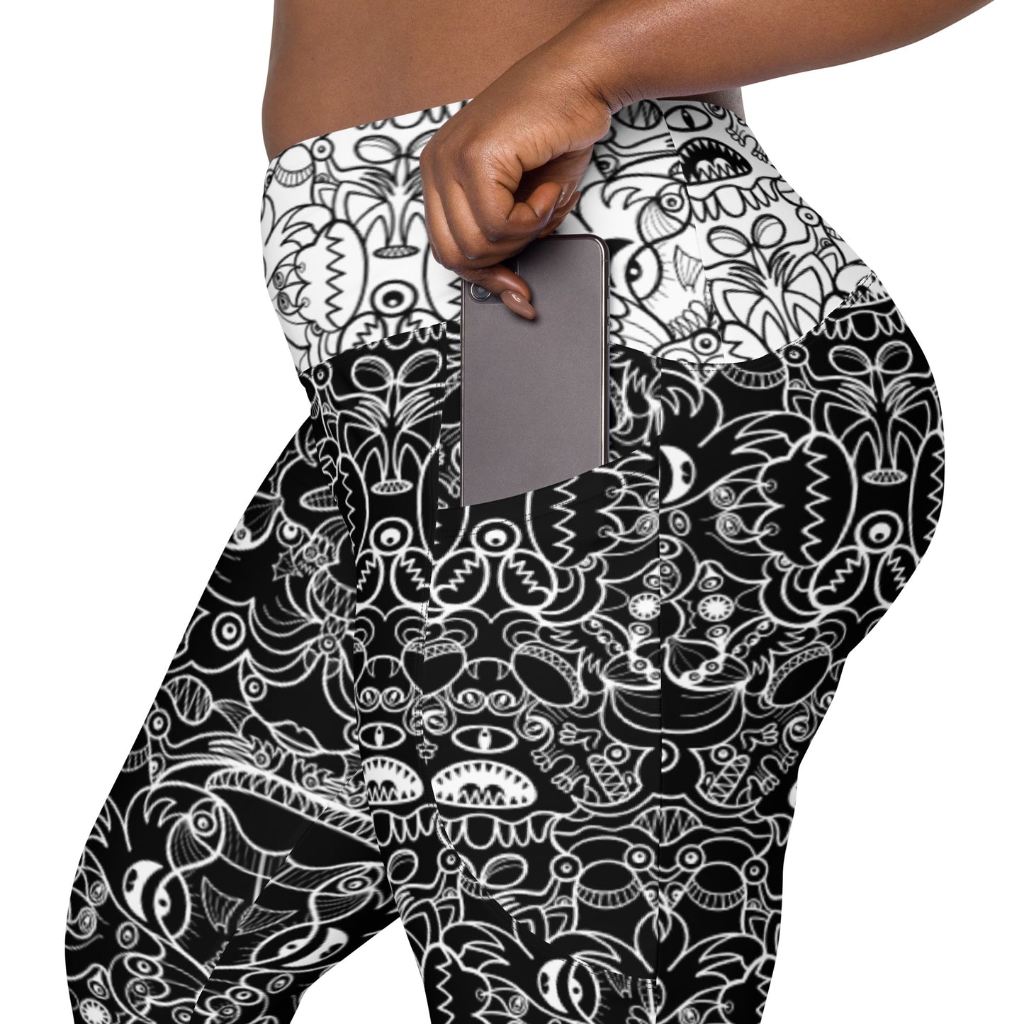 The powerful dark side of the Doodle world Crossover leggings with pockets. Pocket detail