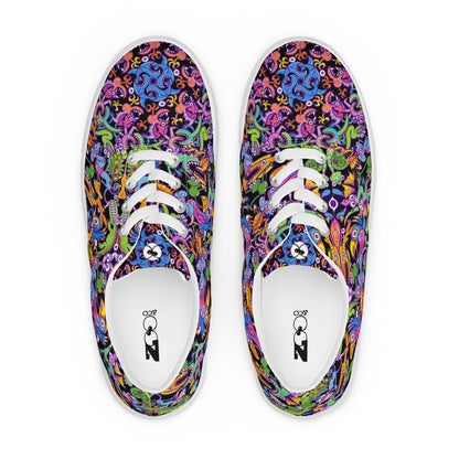 Eccentric critters in a lively crazy festival Men’s lace-up canvas shoes. Top view
