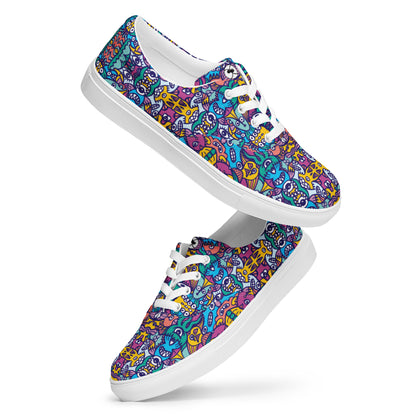 Whimsical design featuring multicolor critters from another world Men’s lace-up canvas shoes