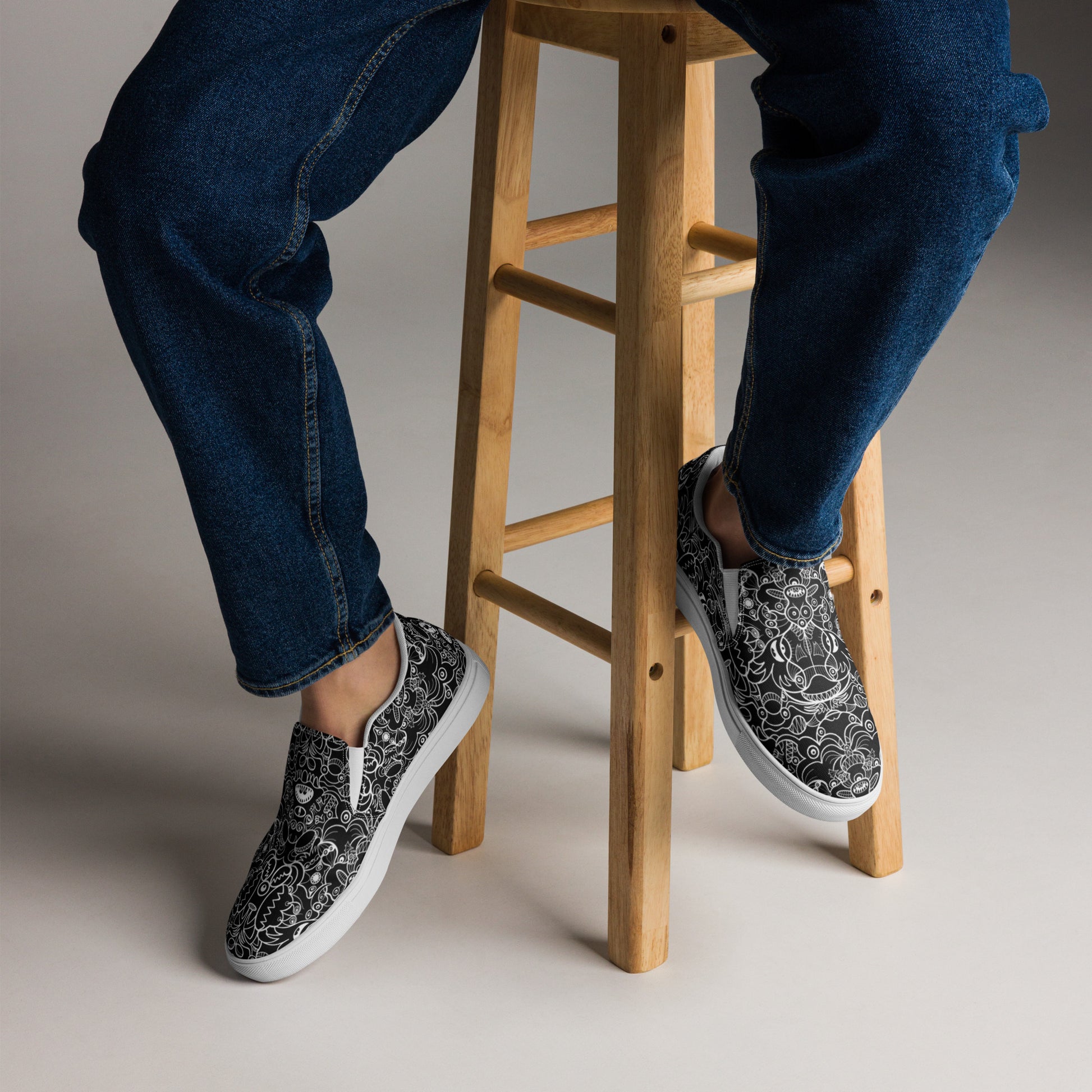 The powerful dark side of the Doodle world Men’s slip-on canvas shoes. Lifestyle