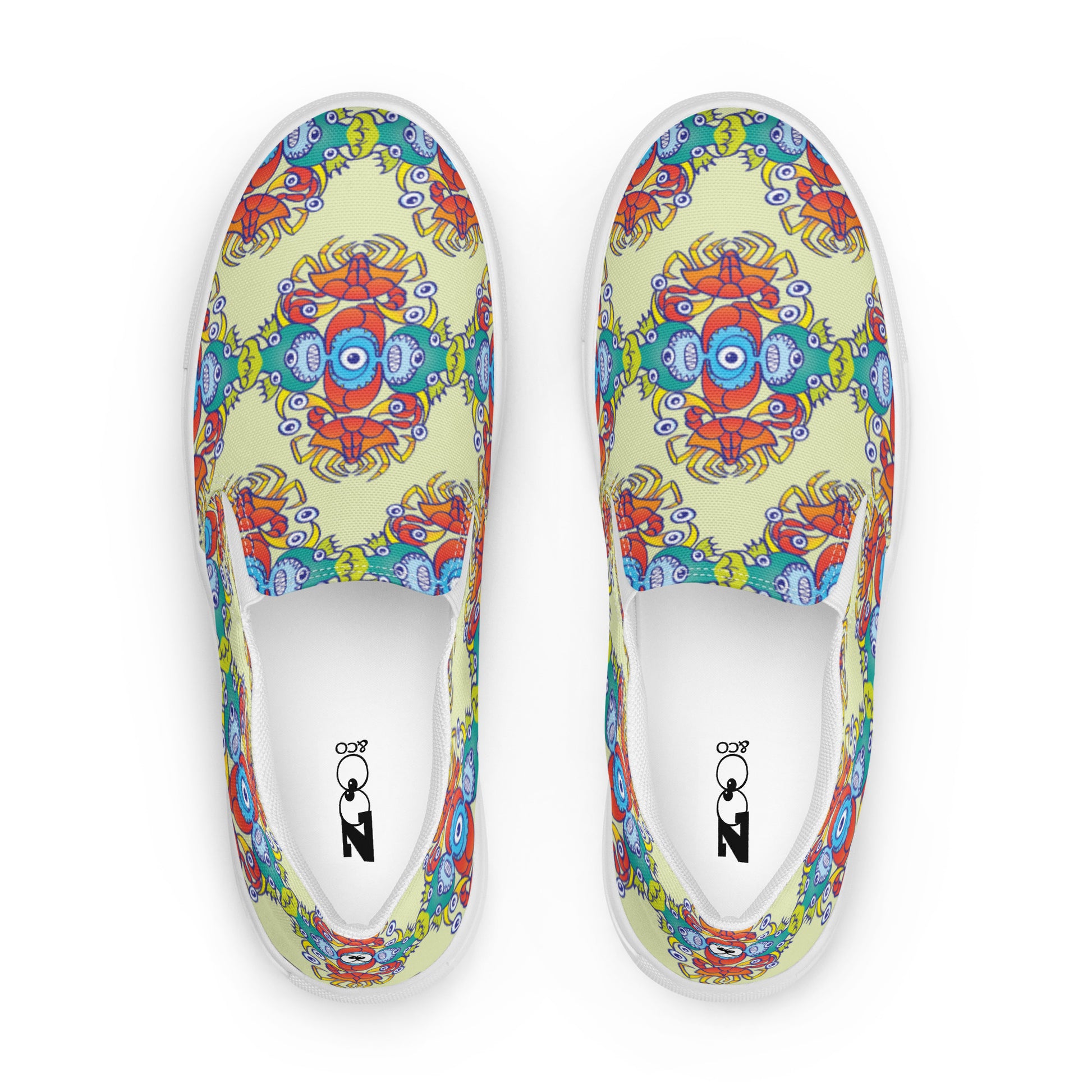 Crabs, octopuses and fish from a tropical sunny beach Men’s slip-on canvas shoes. Top view