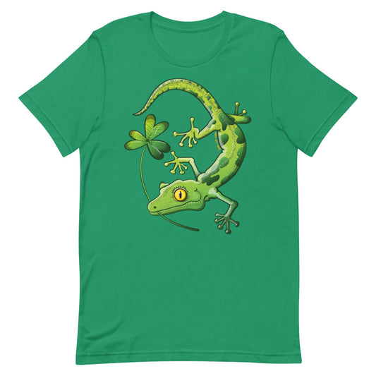 Saint Patrick’s Day Gecko holding a shamrock Short-Sleeve Unisex T-Shirt. Kelly green. Front view
