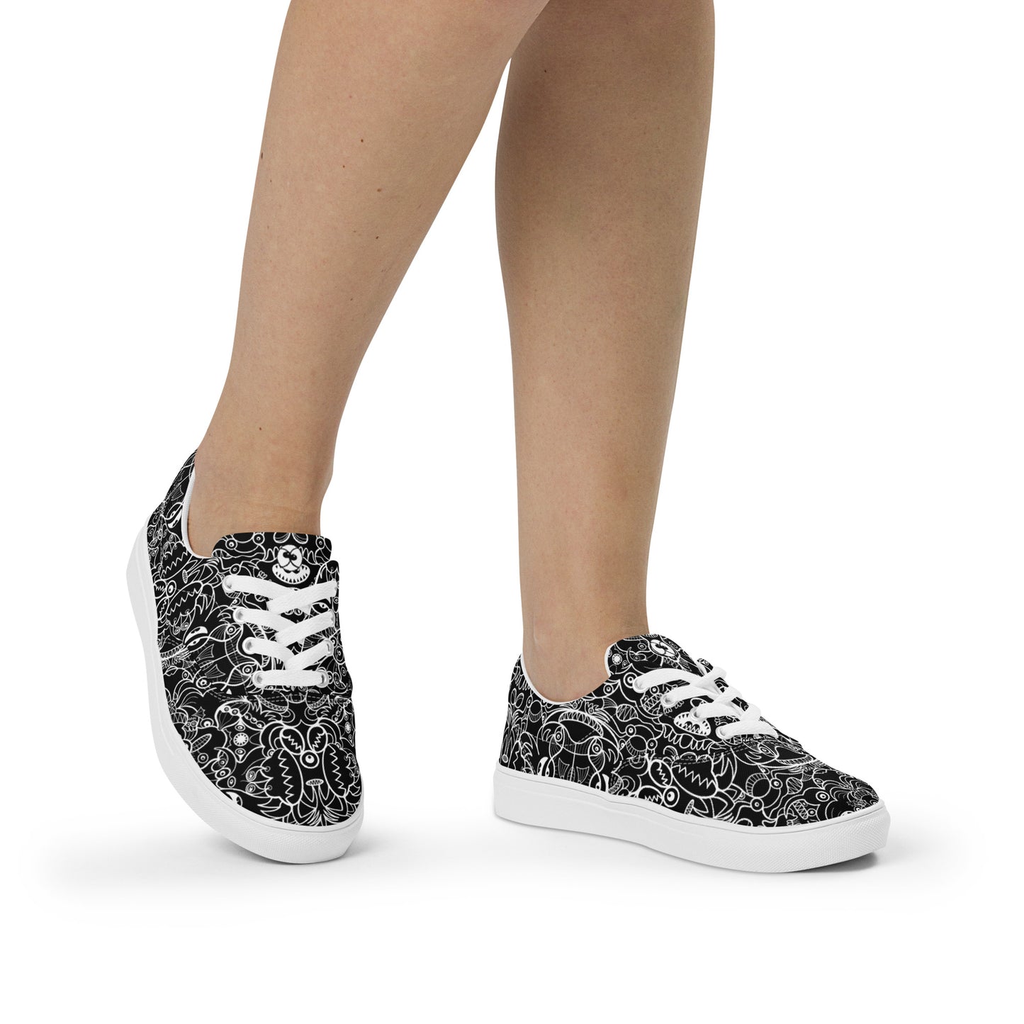 The powerful dark side of the Doodle world Women’s lace-up canvas shoes. Lifestyle