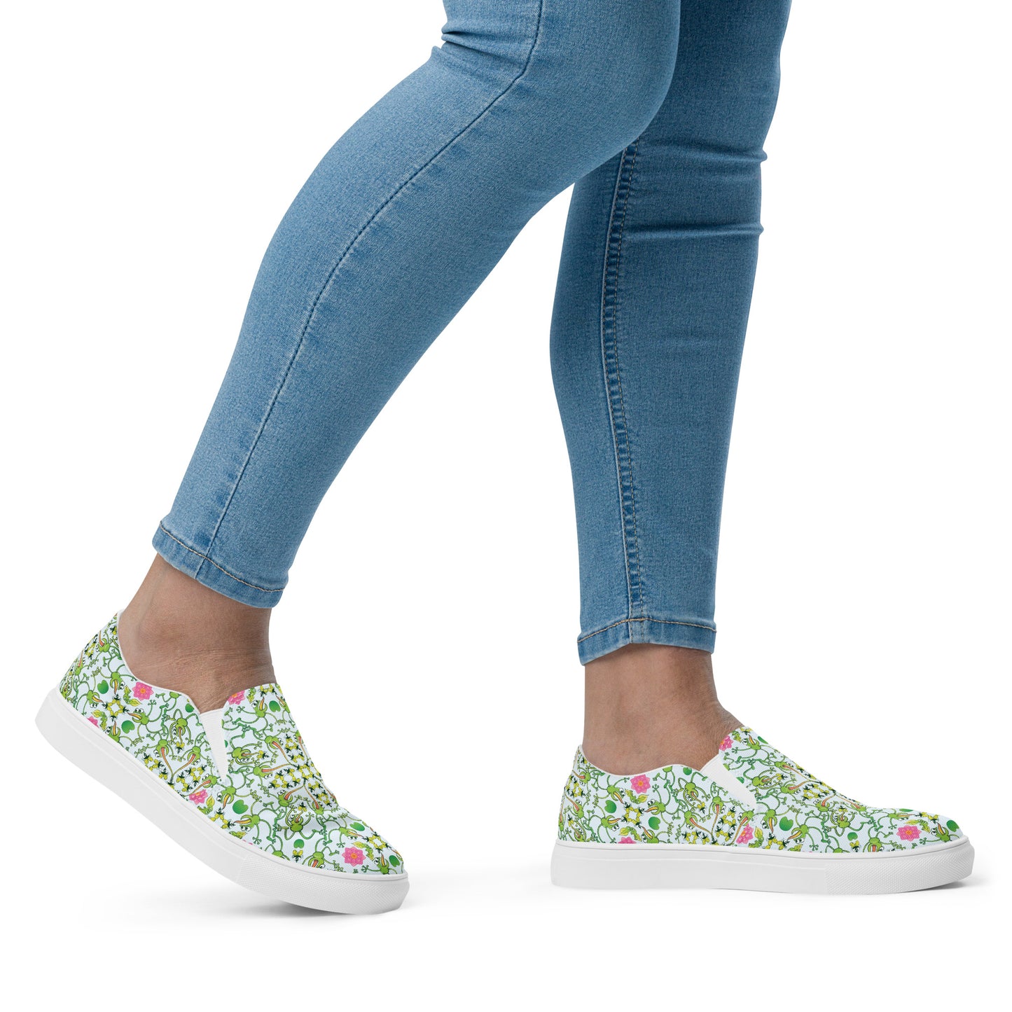 Funny frogs hunting flies Women’s slip-on canvas shoes. Lifestyle